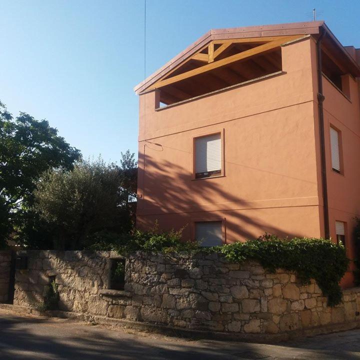 B&B Casa Ghiani Isili Екстериор снимка